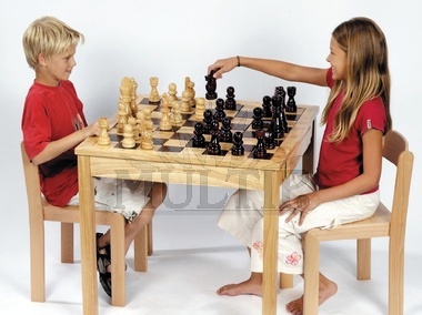Šachový hrací stůl